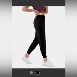 NWOT Halara High Waisted Contrast Side Panel Casual Joggers - M